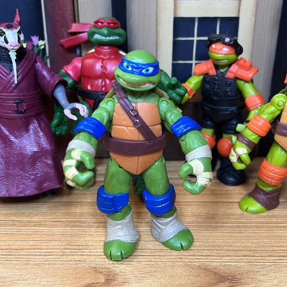 Lot of 5 Teenage Mutant Ninja Turtles Action Figures - Picture 6 of 7